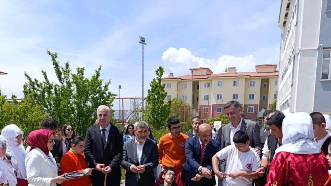 10-16 Mayıs Engelliler Haftası Münasebetiyle Okulumuzda Engelliler Haftası Şenliği ve Kermes Gerçekleştirildi.